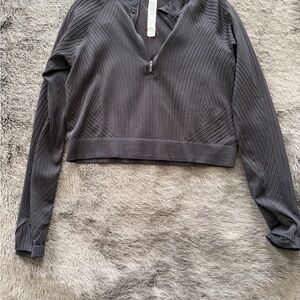 Lululemon Restless cropped halfzip,size 8.